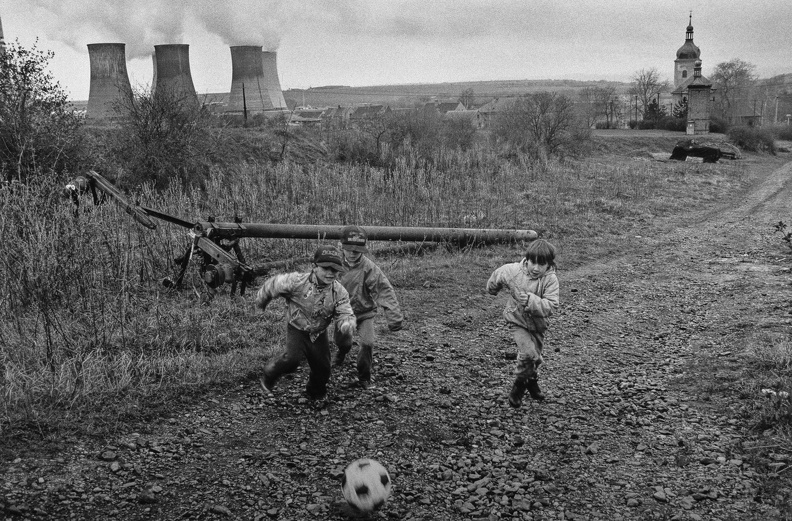 08.childern with power plant.jpg