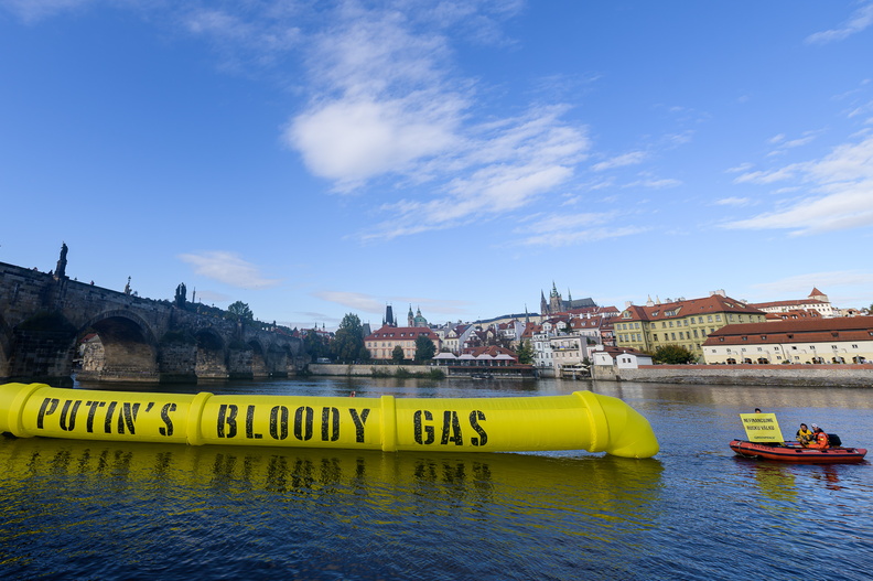 2022 10 06 GP putins bloody gas 2400px-9334 - 2022_10_06_GP_putins_bloody_gas_2400px-9334.jpg 2022_10_06_GP_putins_bloody_gas_2400px-9334.jpg