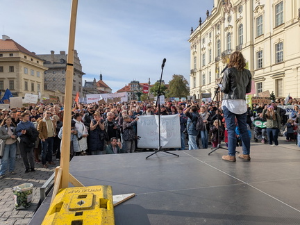 PXL 20251019 104307409